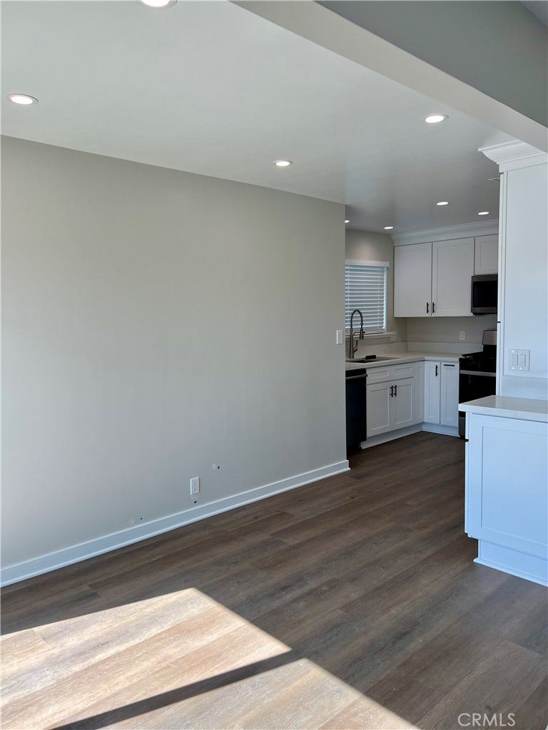 240 W El Portal, #B, San Clemente, CA 92672 Eating area/ Kitchen
