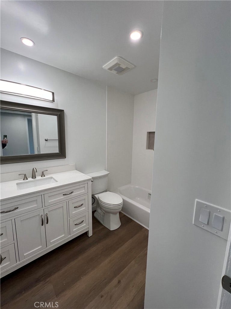 240 W El Portal, #B, San Clemente, CA 92672 Hall Bath