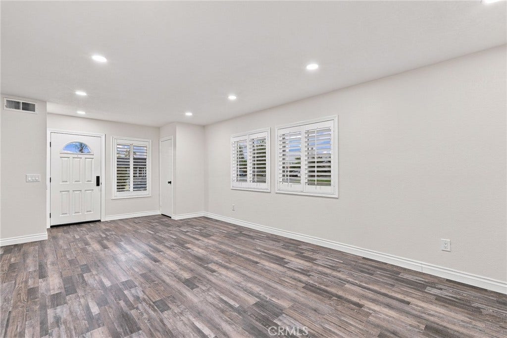 7855 Grace, Fontana, CA 92336 Entry/Living room