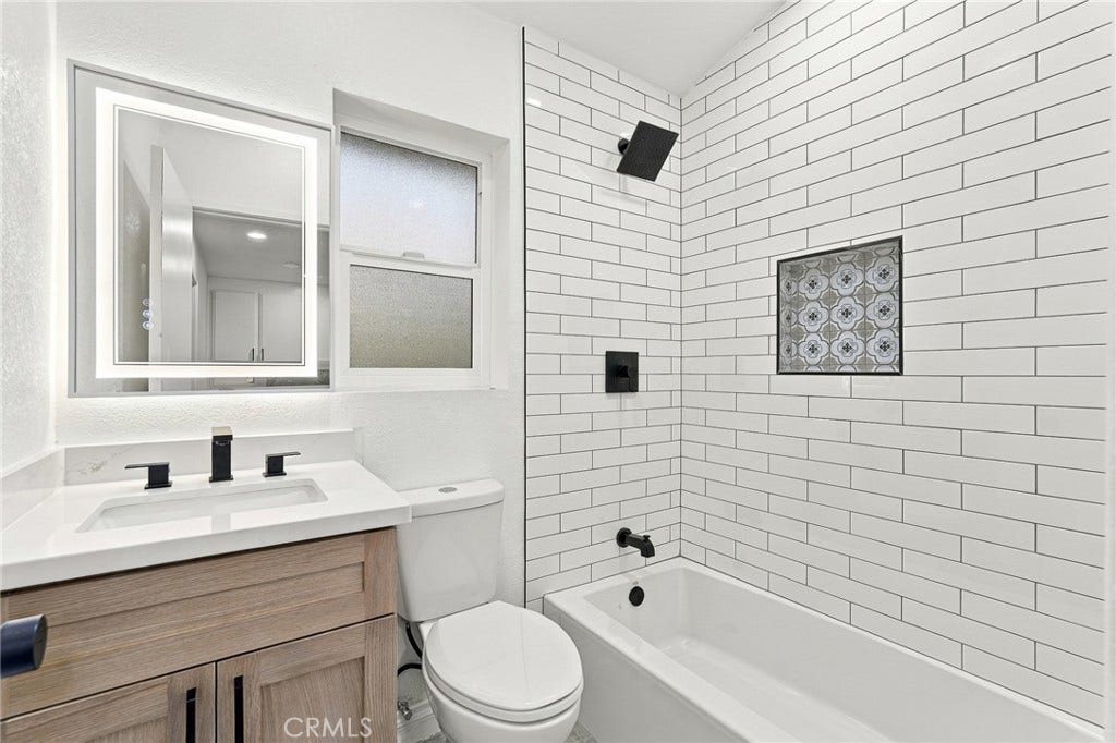7855 Grace, Fontana, CA 92336 Upstairs Hallway Bathroom