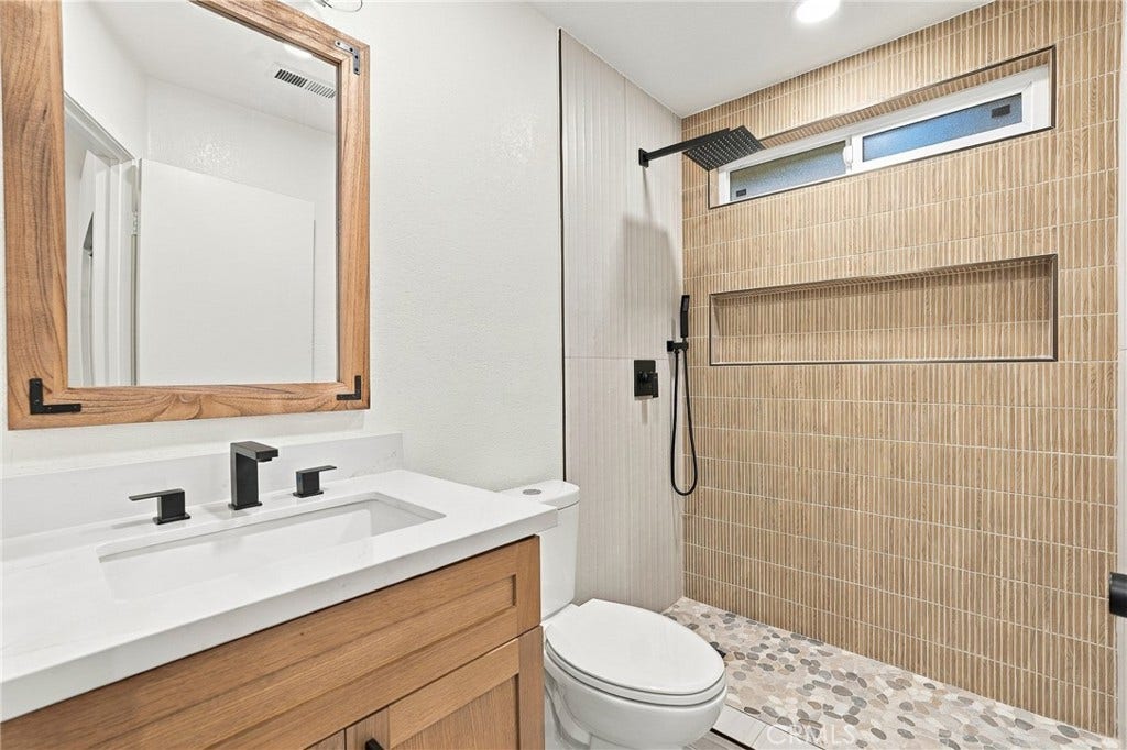7855 Grace, Fontana, CA 92336 Master Bathroom