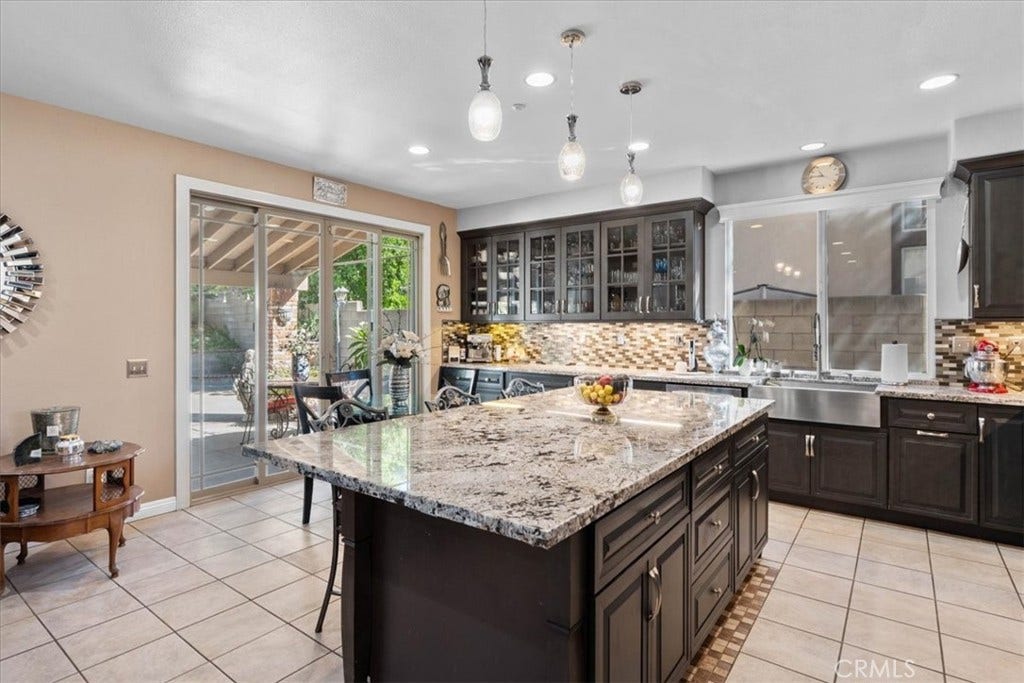 15590 Eastwind, Fontana, CA 92336 Kitchen/Breakfast Nook