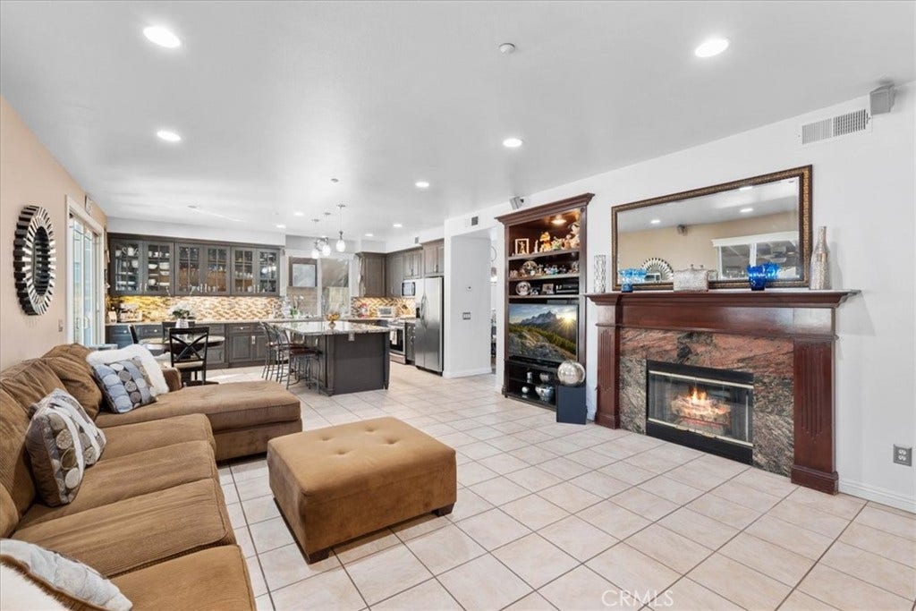 15590 Eastwind, Fontana, CA 92336 Family Room/Kitchen