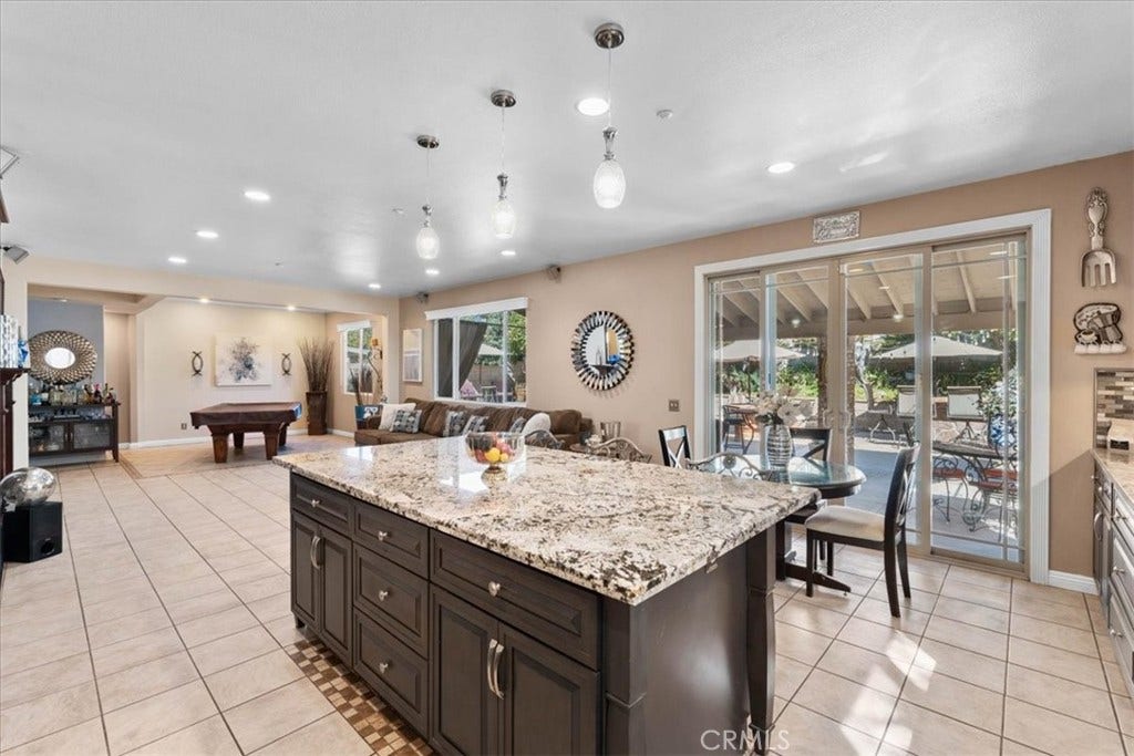 15590 Eastwind, Fontana, CA 92336 Kitchen/Breakfast Nook