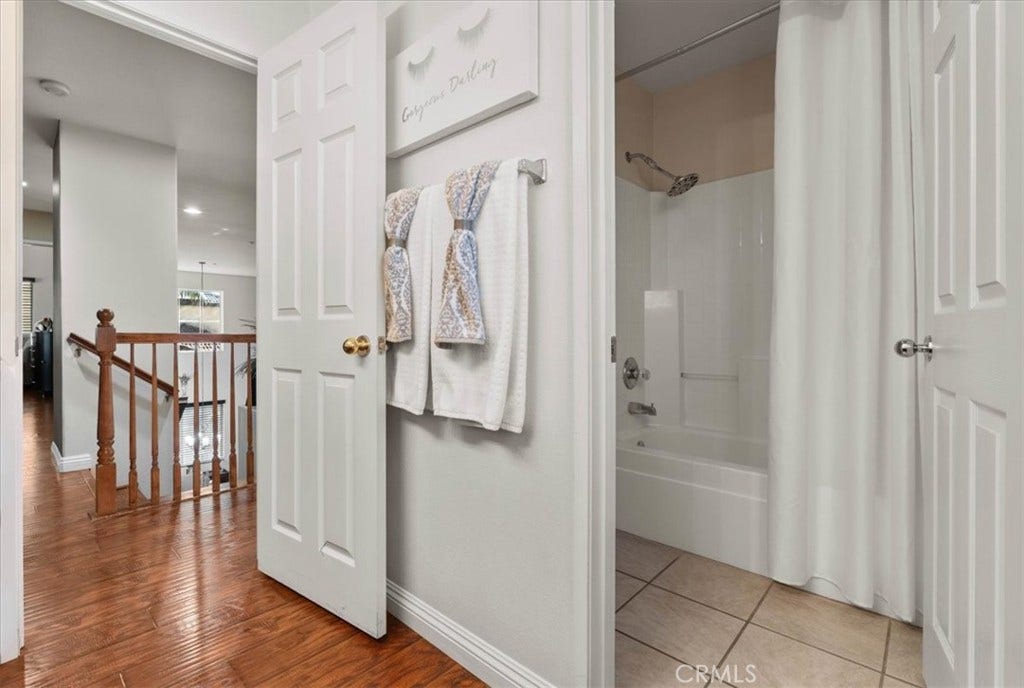 15590 Eastwind, Fontana, CA 92336 Upstairs Bathroom