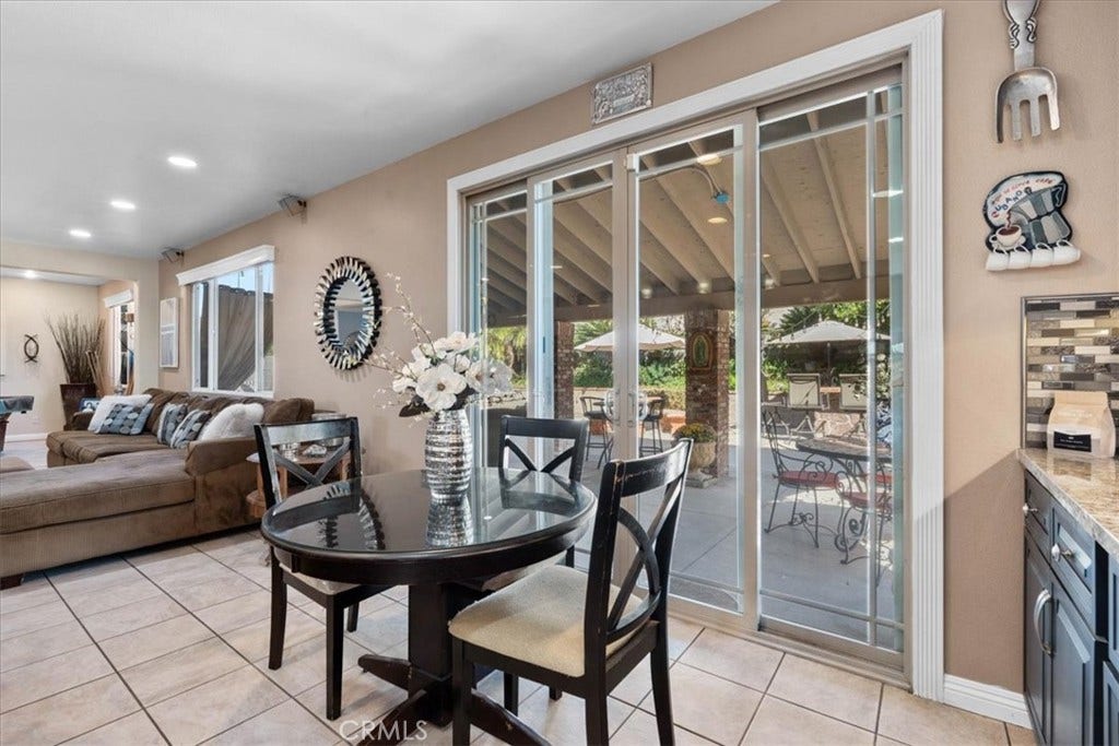 15590 Eastwind, Fontana, CA 92336 Breakfast Nook