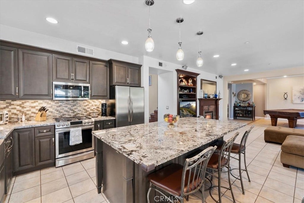15590 Eastwind, Fontana, CA 92336 Kitchen