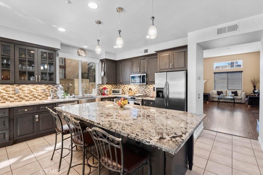 15590 Eastwind, Fontana, CA 92336 Kitchen