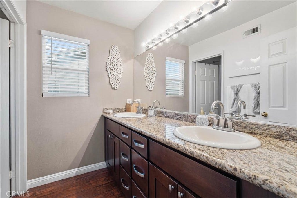 15590 Eastwind, Fontana, CA 92336 Upstairs Bathroom