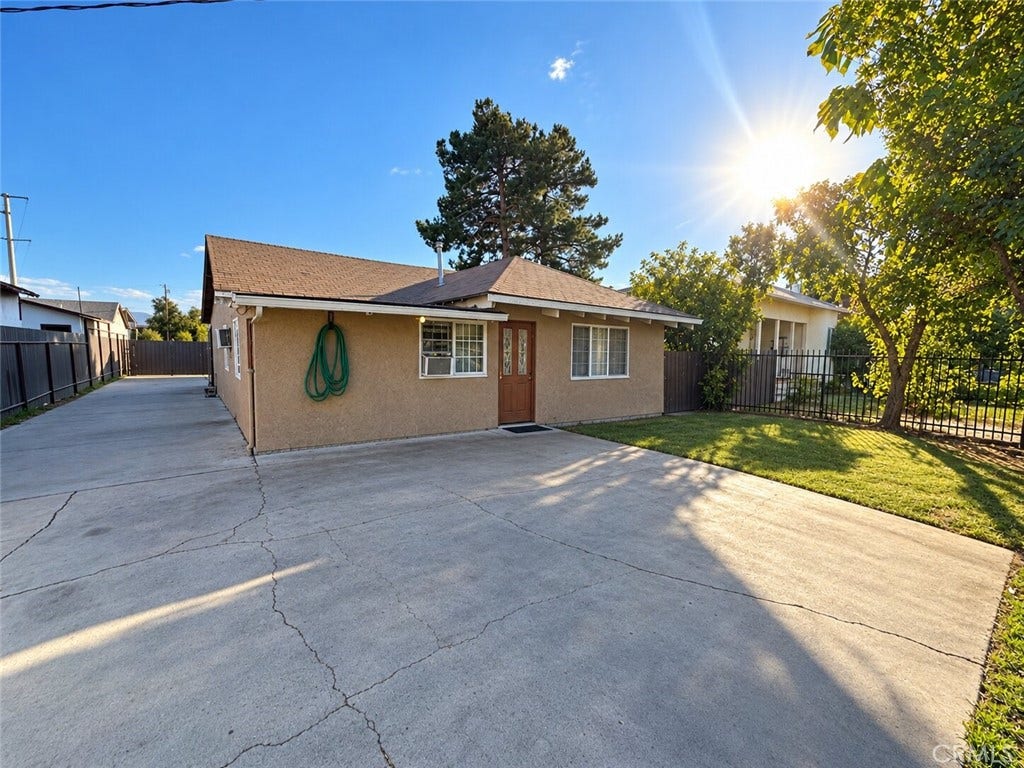 1083 E Benedict, San Bernardino, CA 92408 This is AI photo