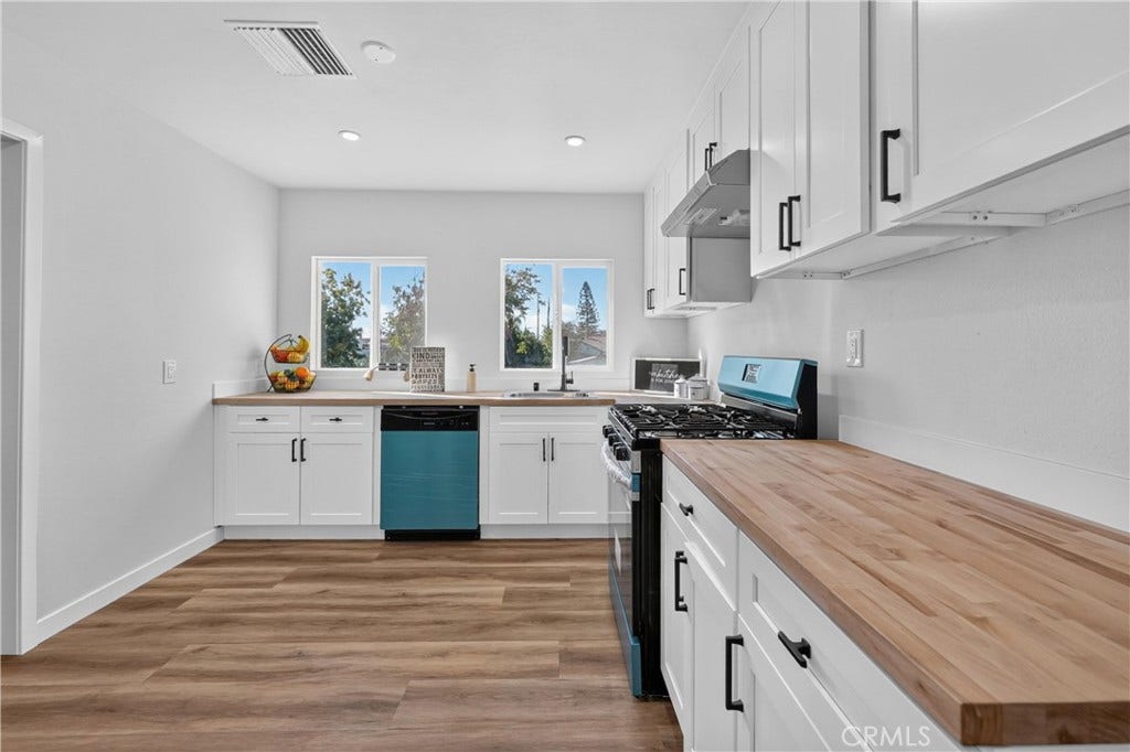 219 W Victoria, Rialto, CA 92376
