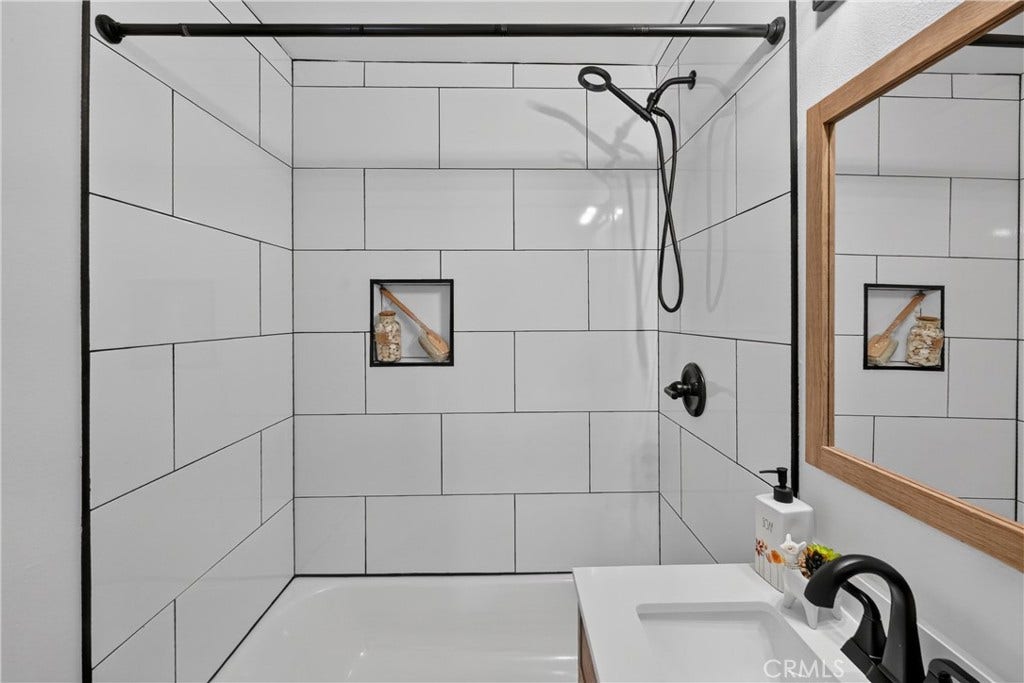 219 W Victoria, Rialto, CA 92376