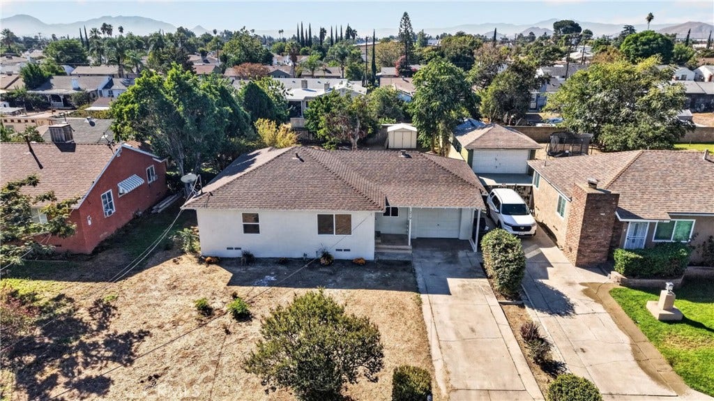 219 W Victoria, Rialto, CA 92376