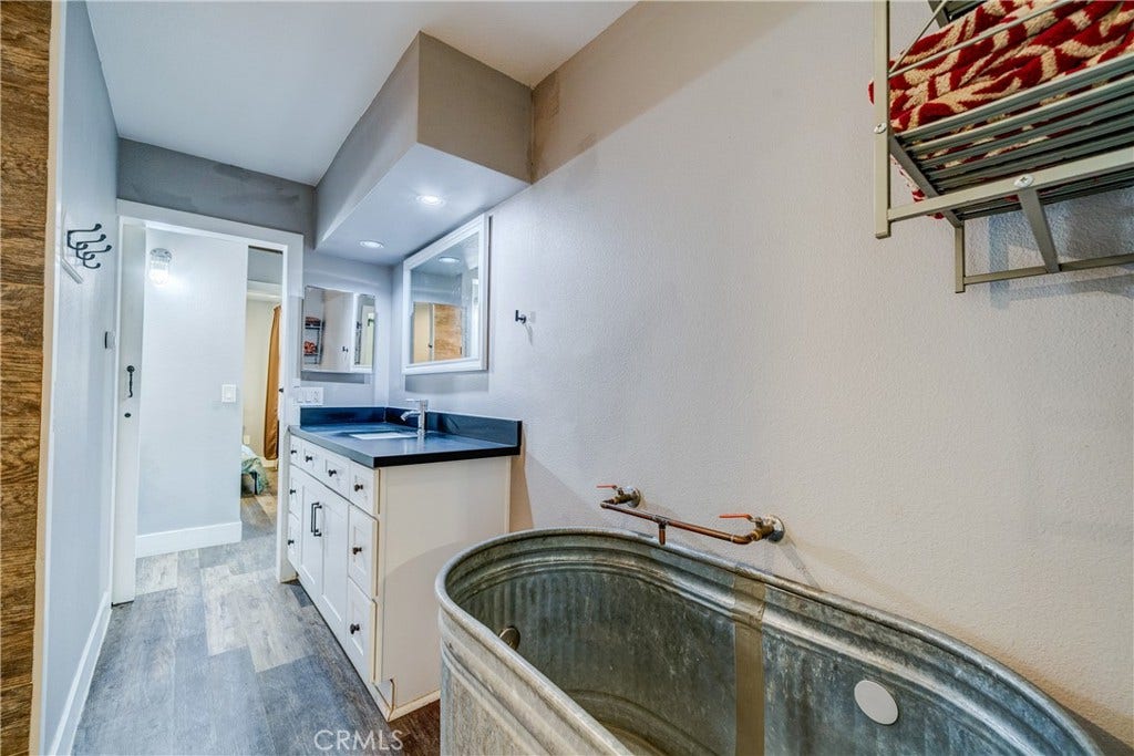 6616 Landfair, Riverside, CA 92509 ADU bathroom soaking tub