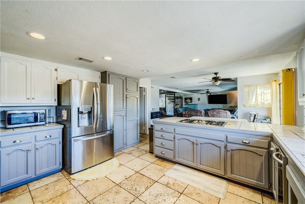 6616 Landfair, Riverside, CA 92509 6616 Landfair, Riverside, CA 92509