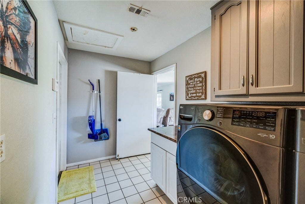 6616 Landfair, Riverside, CA 92509 Laundry room