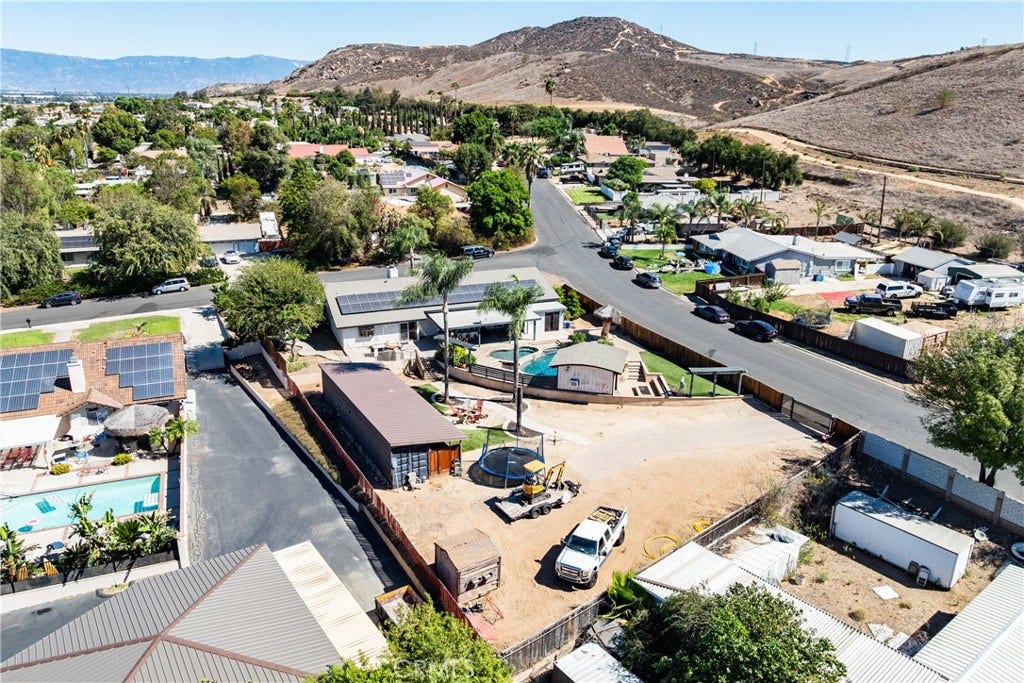 6616 Landfair, Riverside, CA 92509 Extra land to the right in this pic