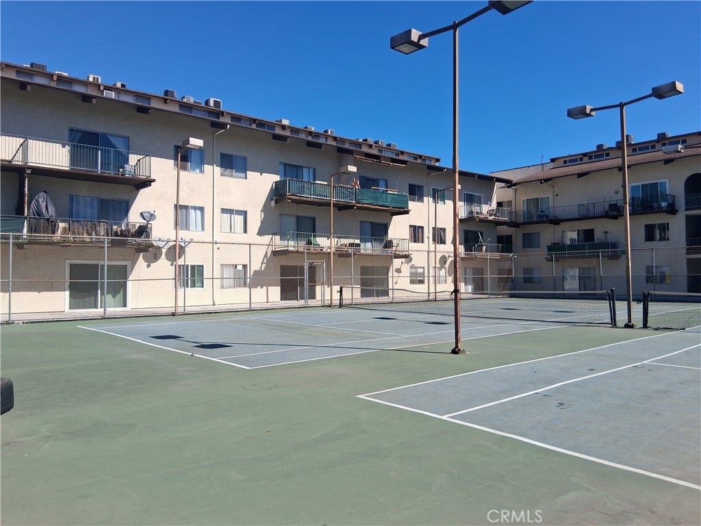 5640 WHITE OAK Avenue, #C216, Encino, CA 91316 5640 WHITE OAK Avenue, #C216, Encino, CA 91316