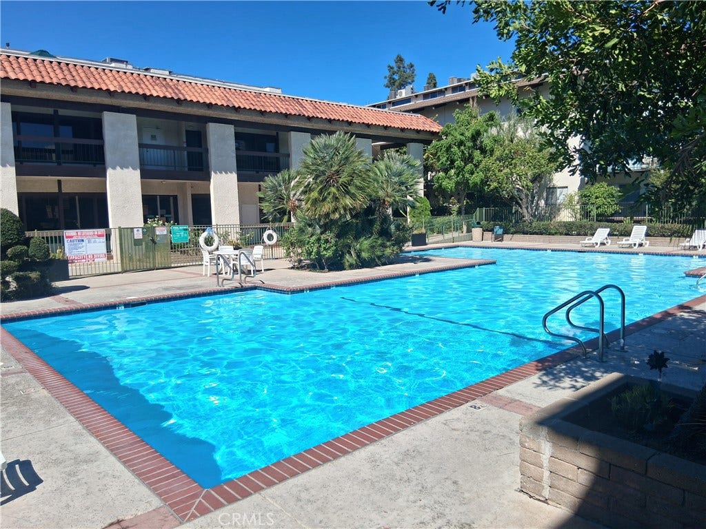 5640 WHITE OAK Avenue, #C216, Encino, CA 91316 5640 WHITE OAK Avenue, #C216, Encino, CA 91316
