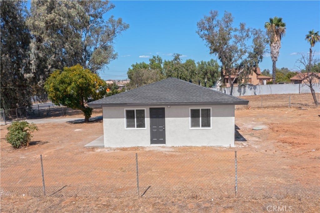 17140 Parsons, Riverside, CA 92508 Side view