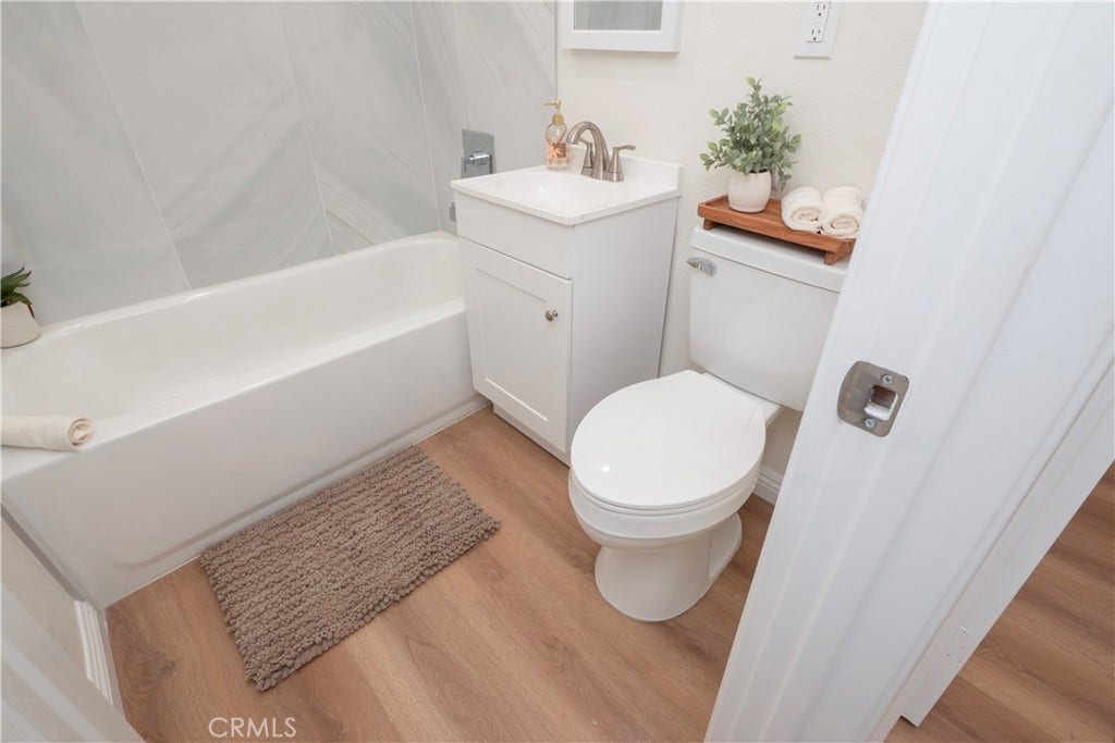 17140 Parsons, Riverside, CA 92508 Bathroom 1 with a tub