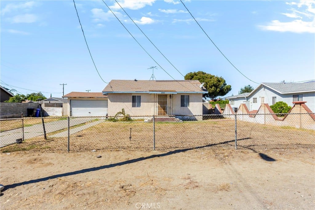 8982 Elm Avenue, Fontana, CA 92335 8982 Elm Avenue, Fontana, CA 92335