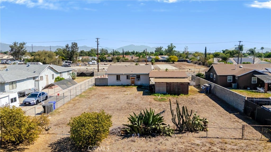 8982 Elm Avenue, Fontana, CA 92335 8982 Elm Avenue, Fontana, CA 92335