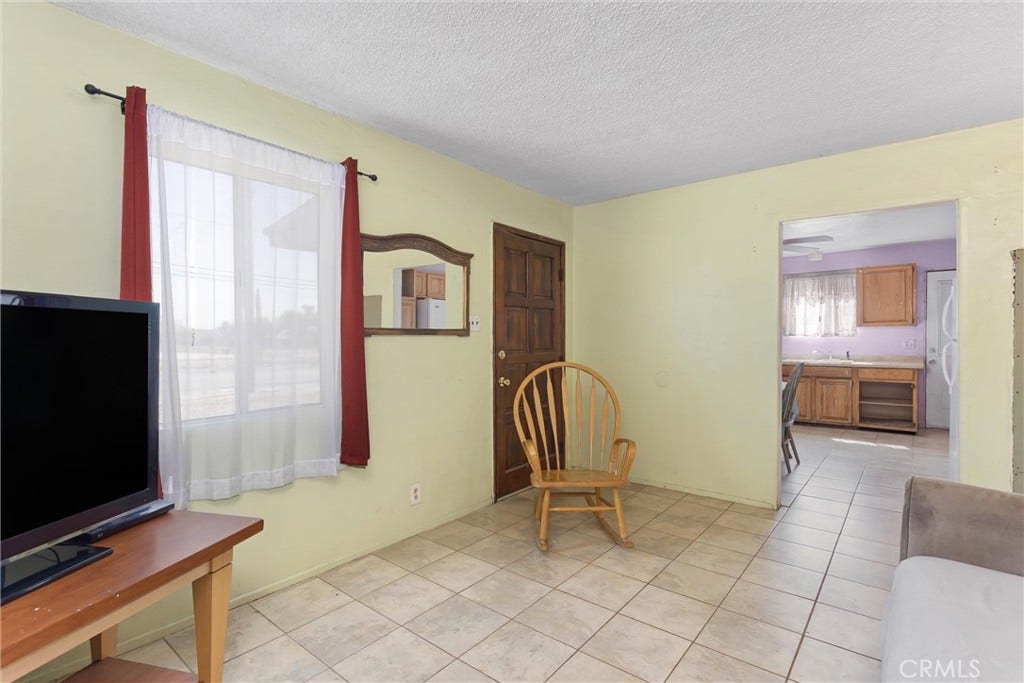 8982 Elm Avenue, Fontana, CA 92335 8982 Elm Avenue, Fontana, CA 92335