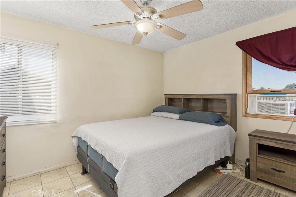 8982 Elm Avenue, Fontana, CA 92335 8982 Elm Avenue, Fontana, CA 92335