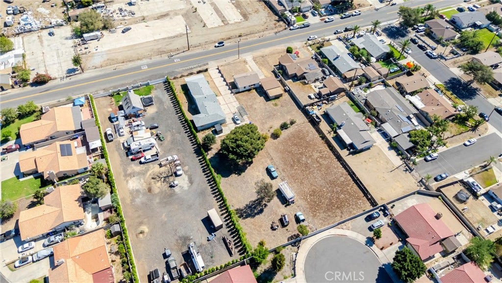8982 Elm Avenue, Fontana, CA 92335 8982 Elm Avenue, Fontana, CA 92335
