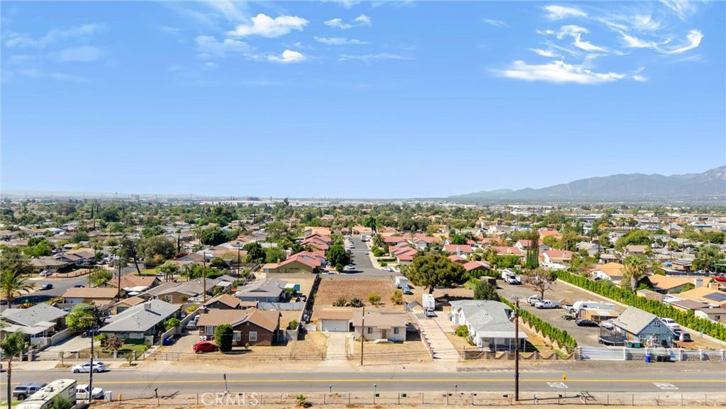 8982 Elm Avenue, Fontana, CA 92335 8982 Elm Avenue, Fontana, CA 92335