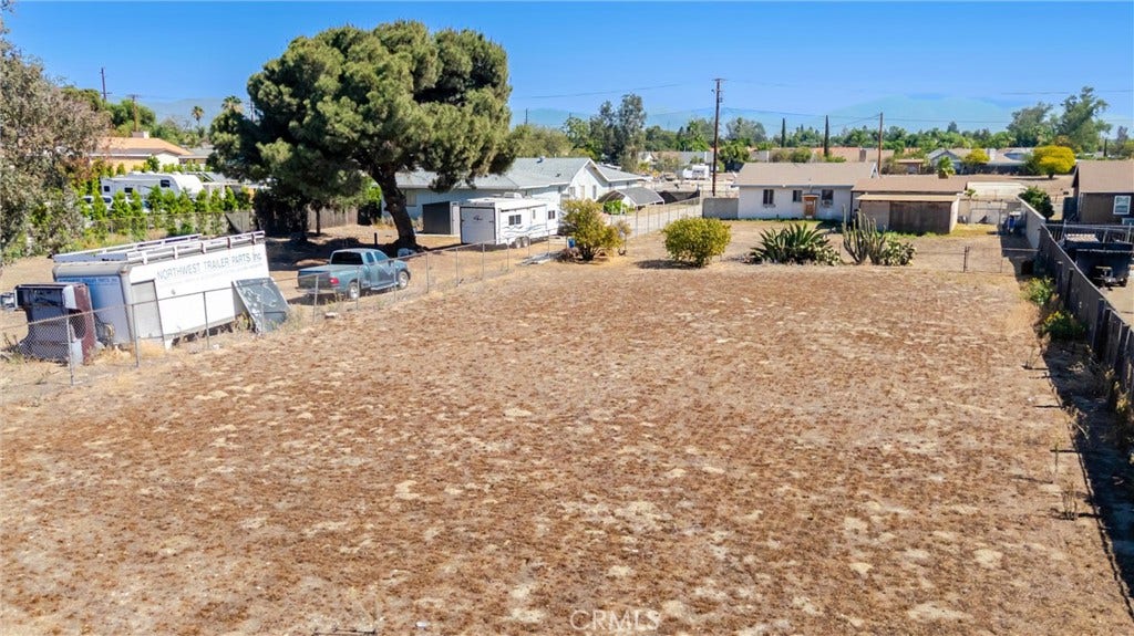 8982 Elm Avenue, Fontana, CA 92335 8982 Elm Avenue, Fontana, CA 92335