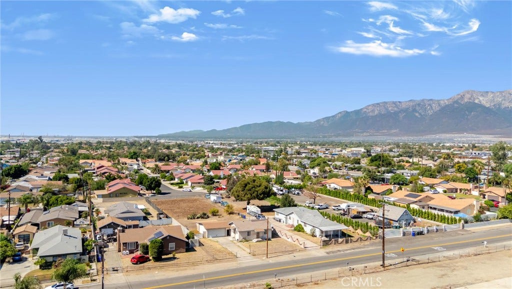 8982 Elm Avenue, Fontana, CA 92335 8982 Elm Avenue, Fontana, CA 92335