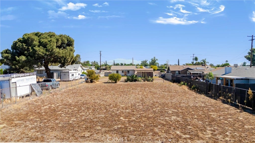 8982 Elm Avenue, Fontana, CA 92335 8982 Elm Avenue, Fontana, CA 92335