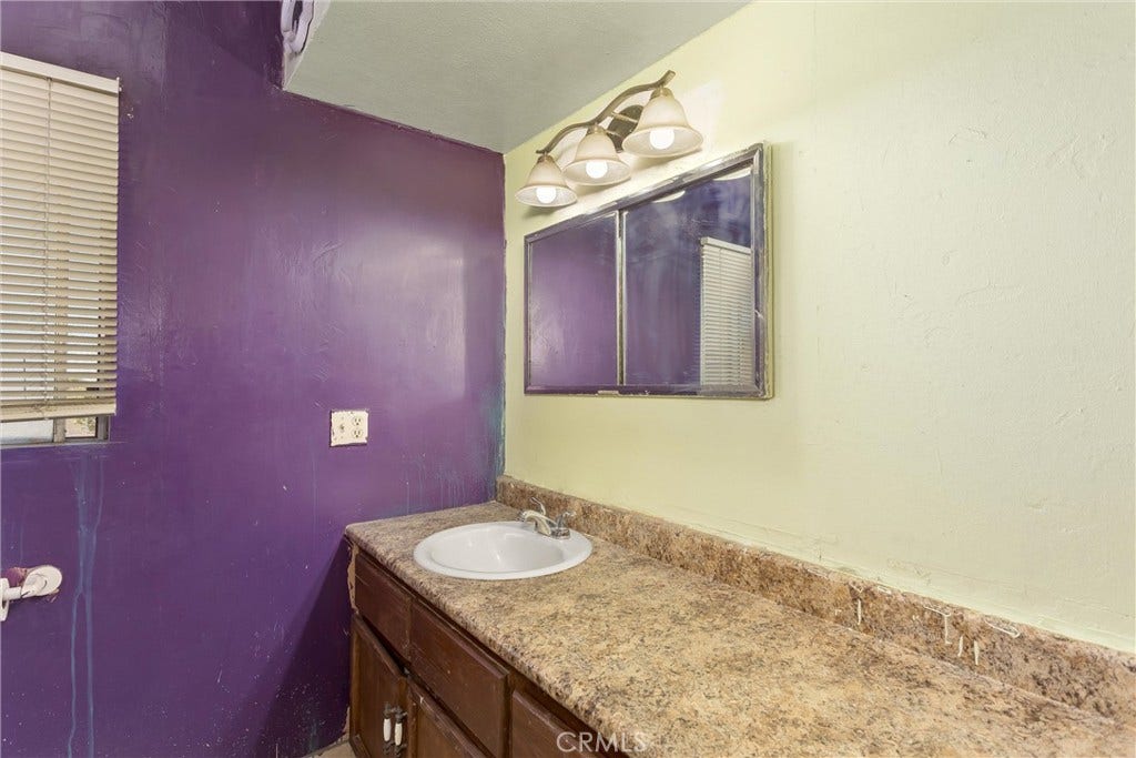 8982 Elm Avenue, Fontana, CA 92335 8982 Elm Avenue, Fontana, CA 92335