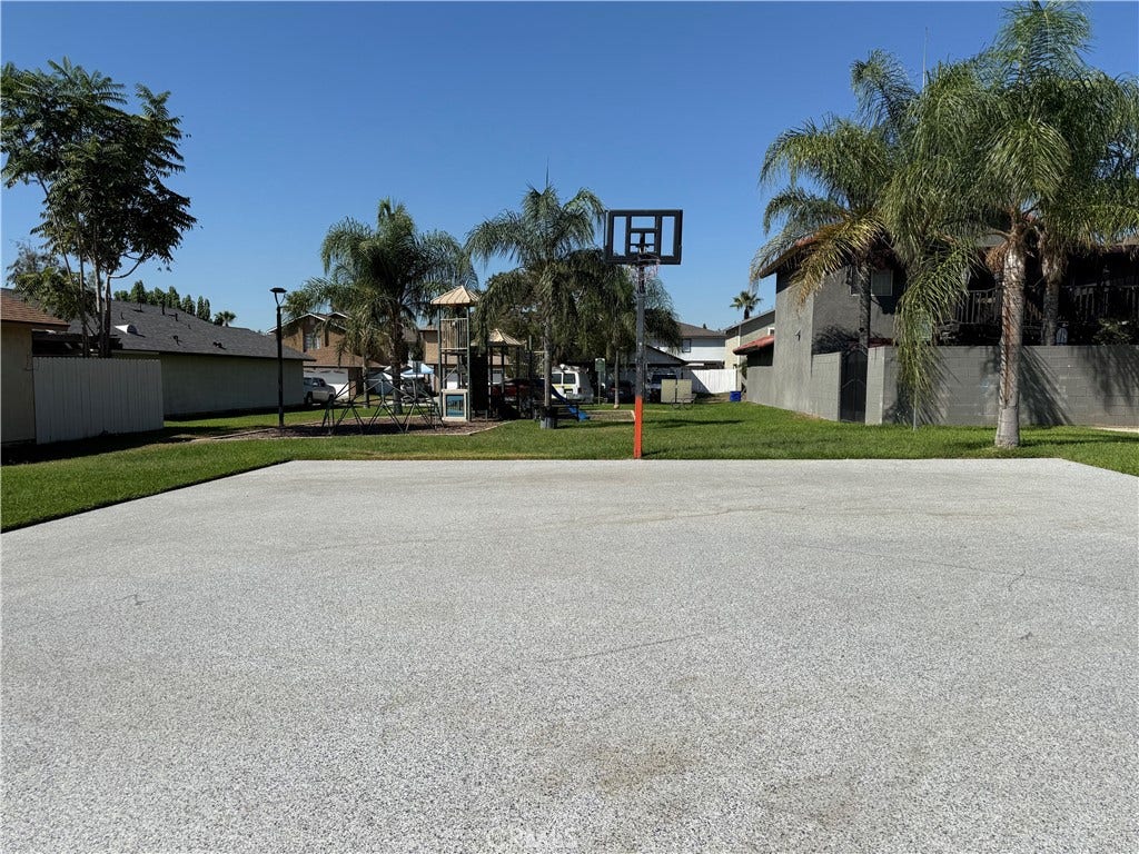 8920 Summerwood, Fontana, CA 92335