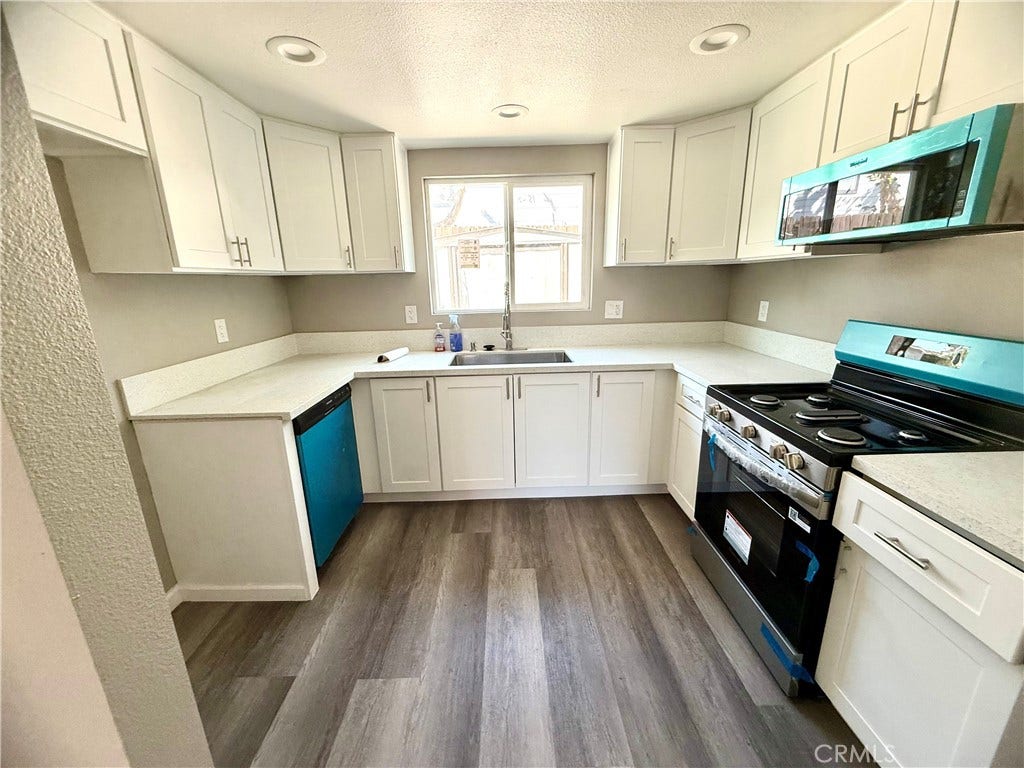Modern Kitchen, Brand new aplliances