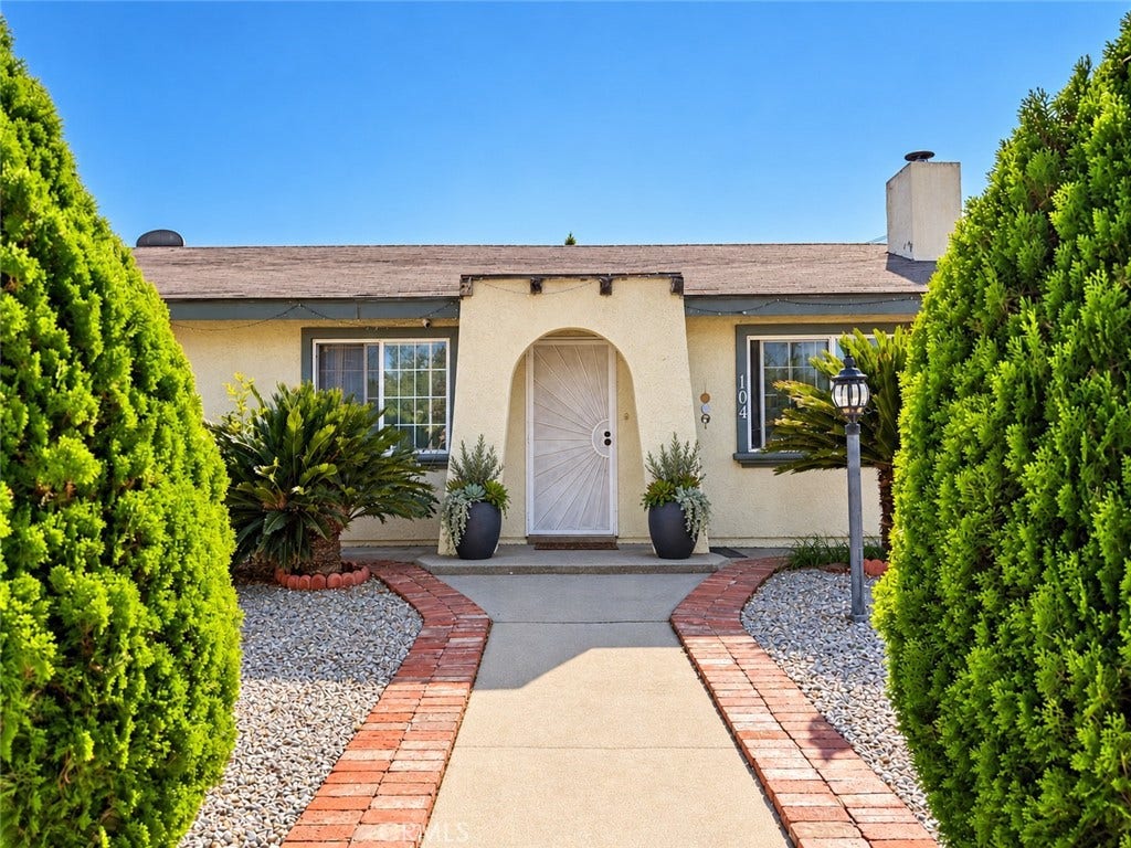 104 Meredith Street, Claremont, CA 91711 104 Meredith Street, Claremont, CA 91711