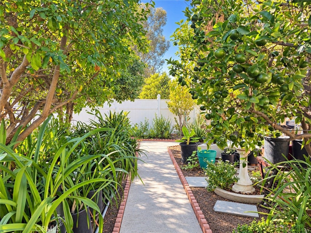 104 Meredith Street, Claremont, CA 91711 104 Meredith Street, Claremont, CA 91711