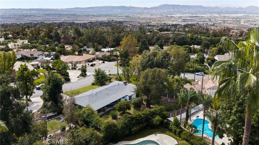 6614 Summit, Highland, CA 92346 6614 Summit, Highland, CA 92346