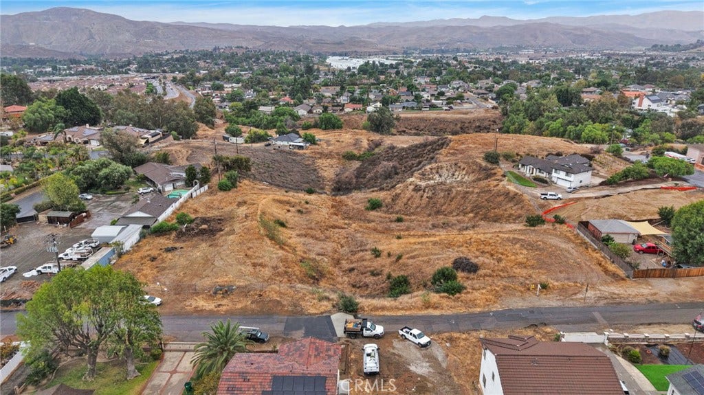 3255 Howe Street, Corona, CA 92881 3255 Howe Street, Corona, CA 92881