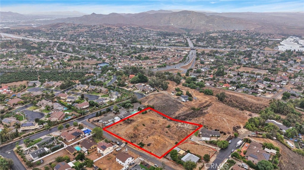 3255 Howe Street, Corona, CA 92881 3255 Howe Street, Corona, CA 92881