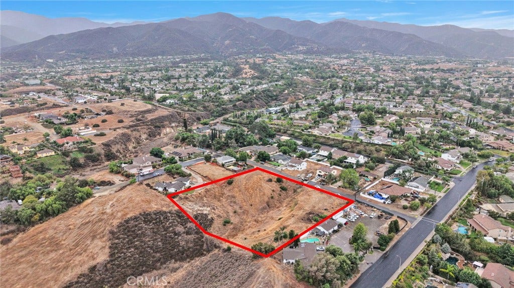 3255 Howe Street, Corona, CA 92881 3255 Howe Street, Corona, CA 92881