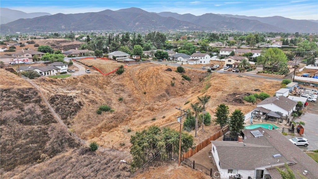 3255 Howe Street, Corona, CA 92881 3255 Howe Street, Corona, CA 92881