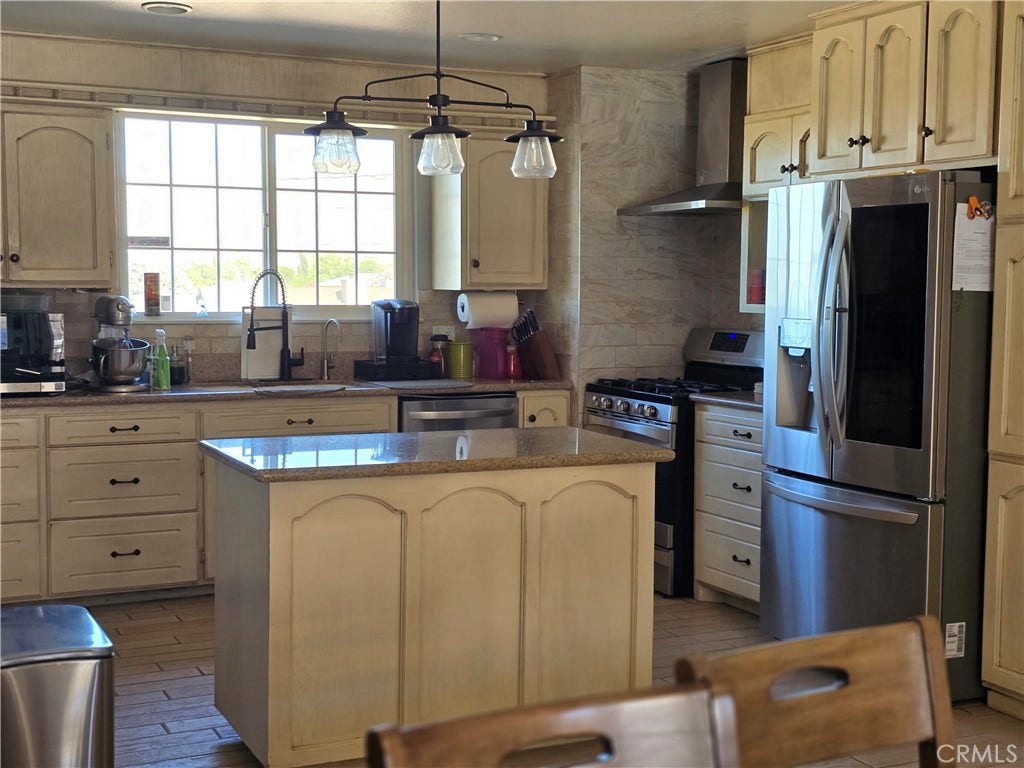 9168 Espada Avenue, Hesperia, CA 92345 Kitchen