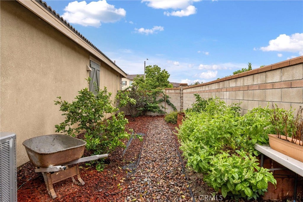 11908 Confluence Dr, Jurupa Valley, CA 91752