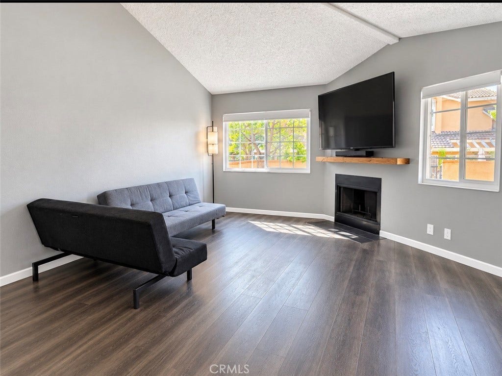 10050 Base Line Road, Rancho Cucamonga, CA 91701 Livingroom