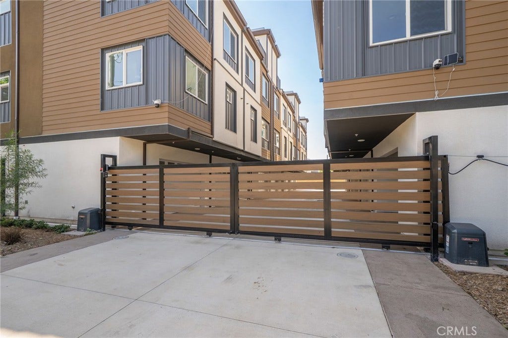 6837 N Haskell Avenue, Van Nuys, CA 91406 6837 N Haskell Avenue, Van Nuys, CA 91406