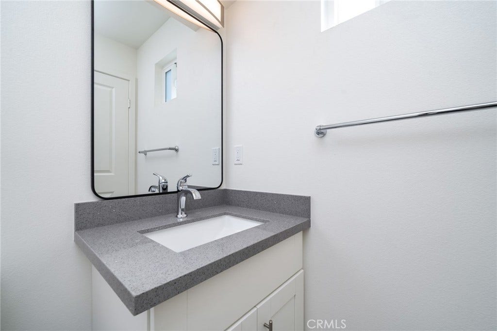 6837 N Haskell Avenue, Van Nuys, CA 91406 6837 N Haskell Avenue, Van Nuys, CA 91406