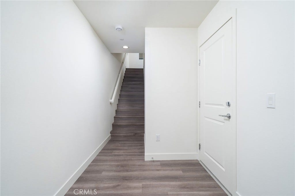 6837 N Haskell Avenue, Van Nuys, CA 91406 6837 N Haskell Avenue, Van Nuys, CA 91406